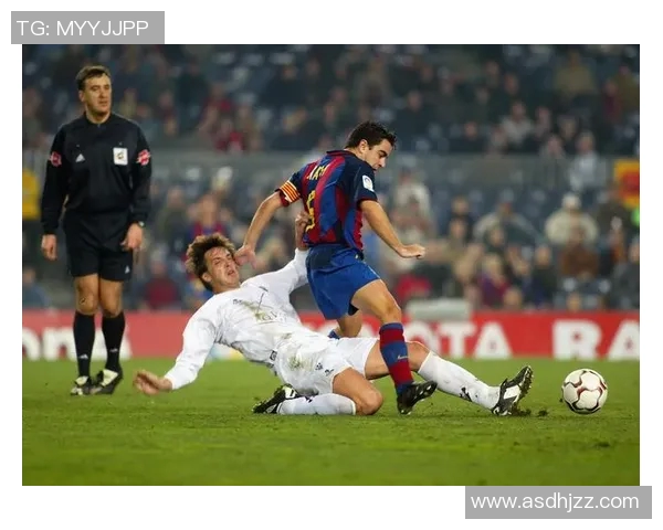 绿茵场上的辉煌与挑战一位足球巨星的生涯长卷